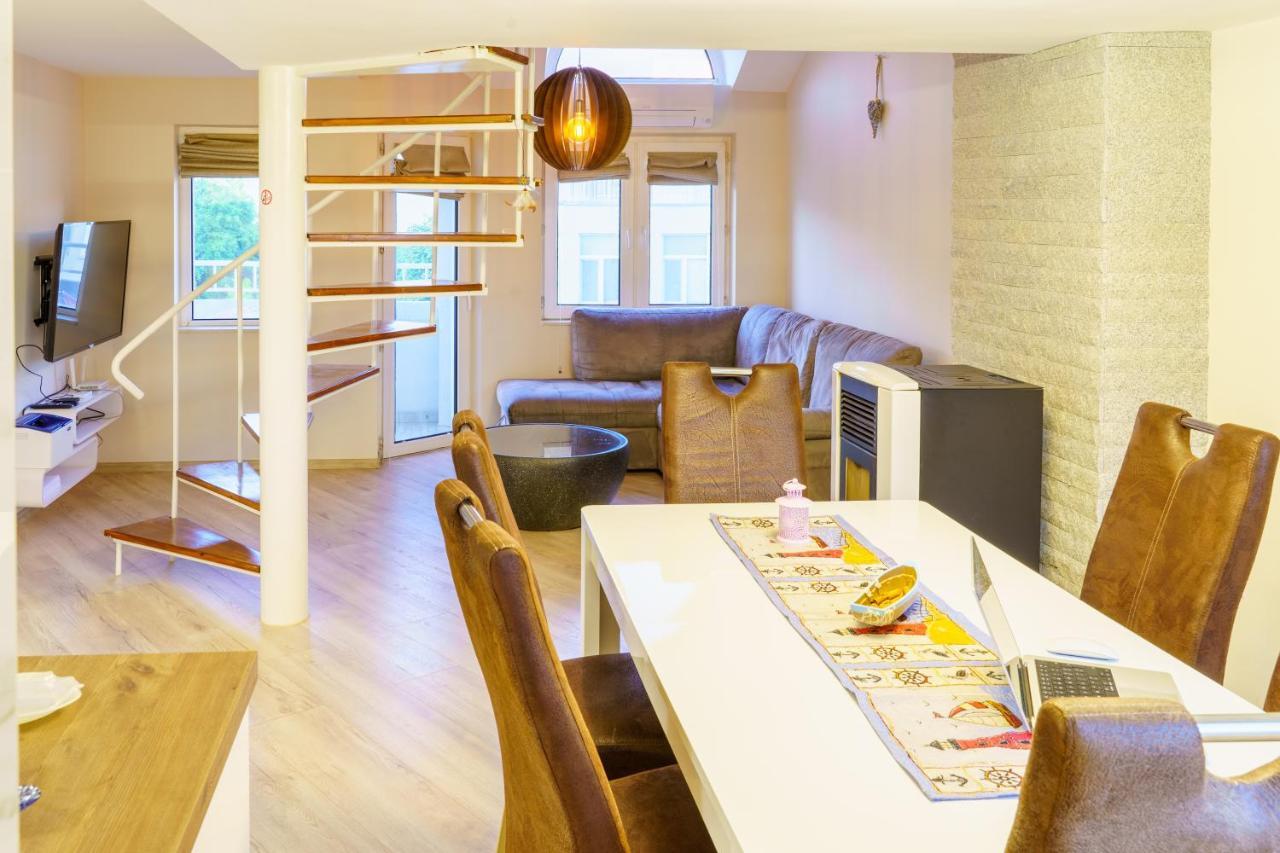 Centrally Located Apartment In Varna Extérieur photo