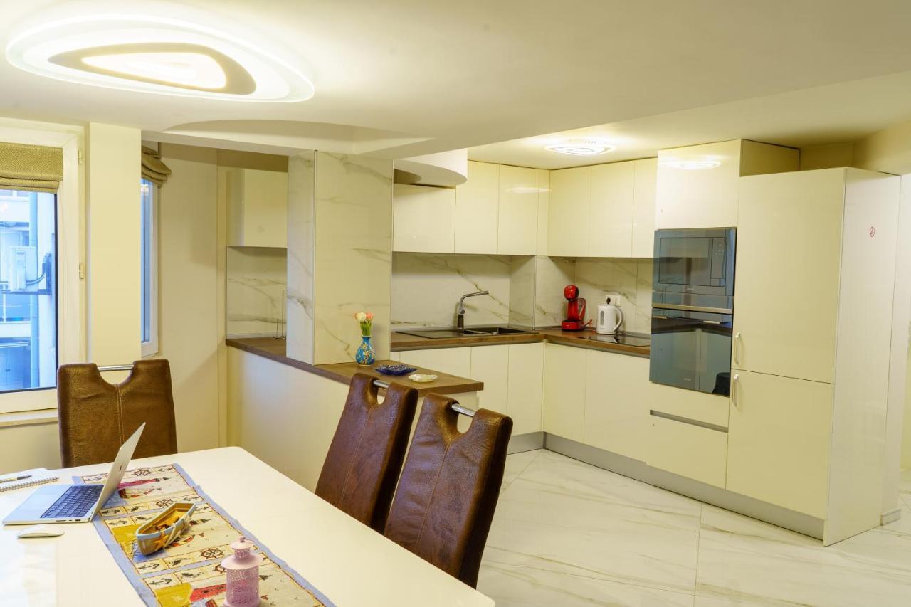 Centrally Located Apartment In Varna Extérieur photo